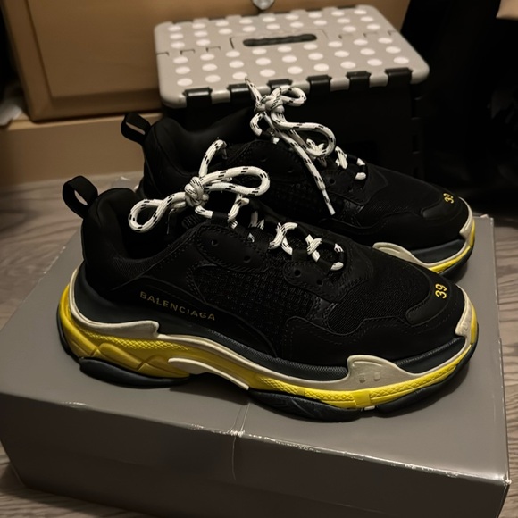 Balenciaga black and yellow sneaker, barely worn, in great condition. - Picture 1 of 5